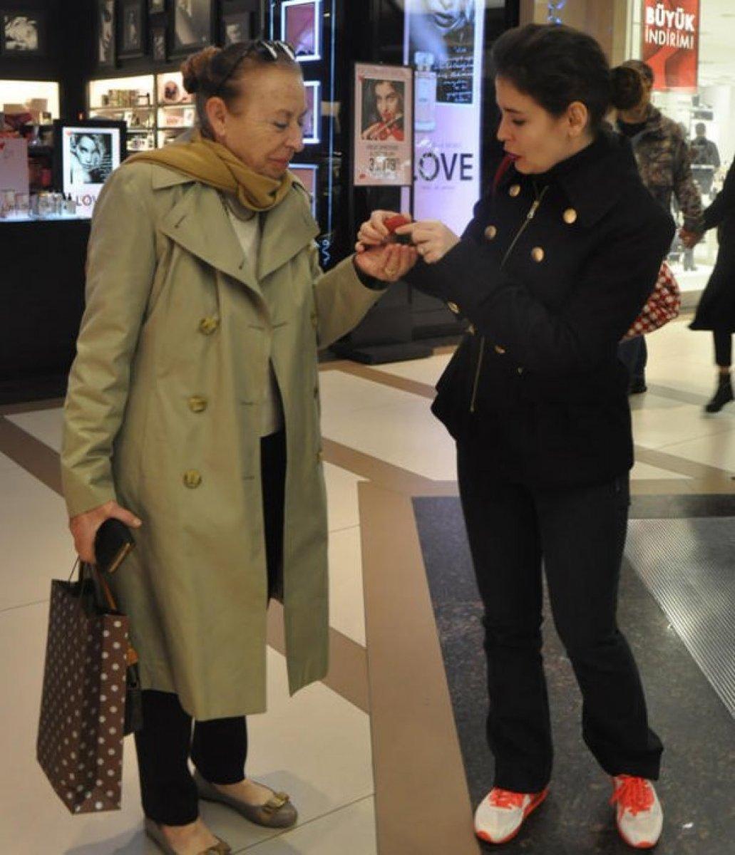 Pelin Batu, annesini kaybetti