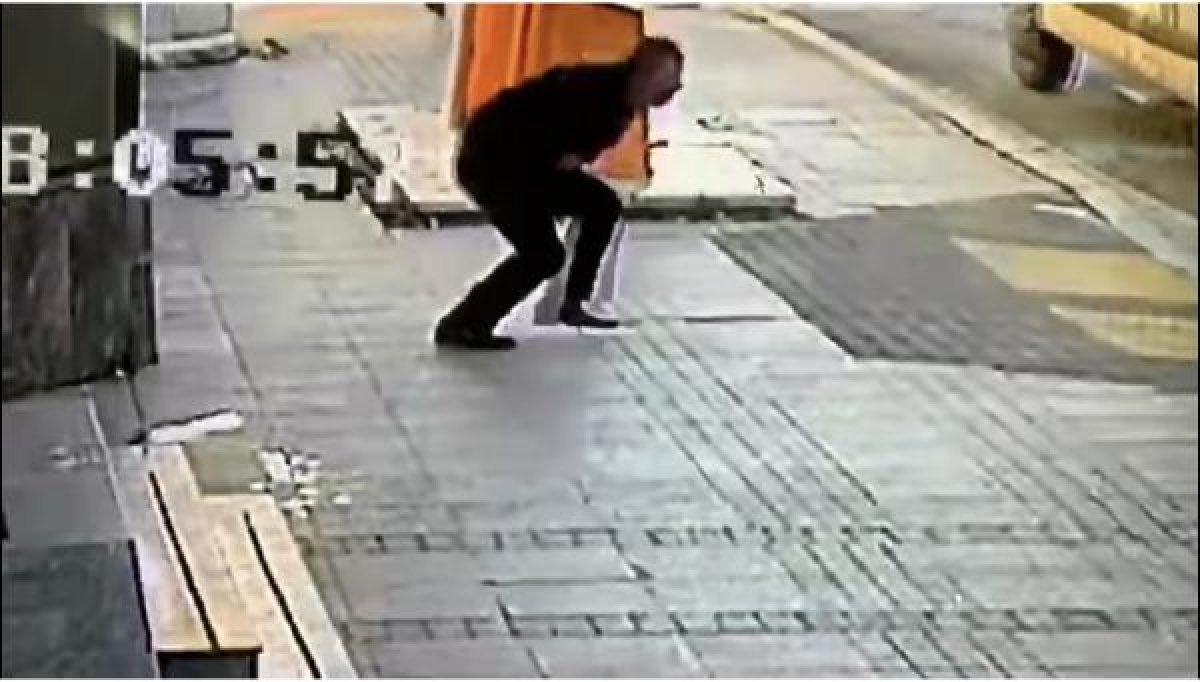 Pendik'te, cadde ortasında bıçaklı saldırı