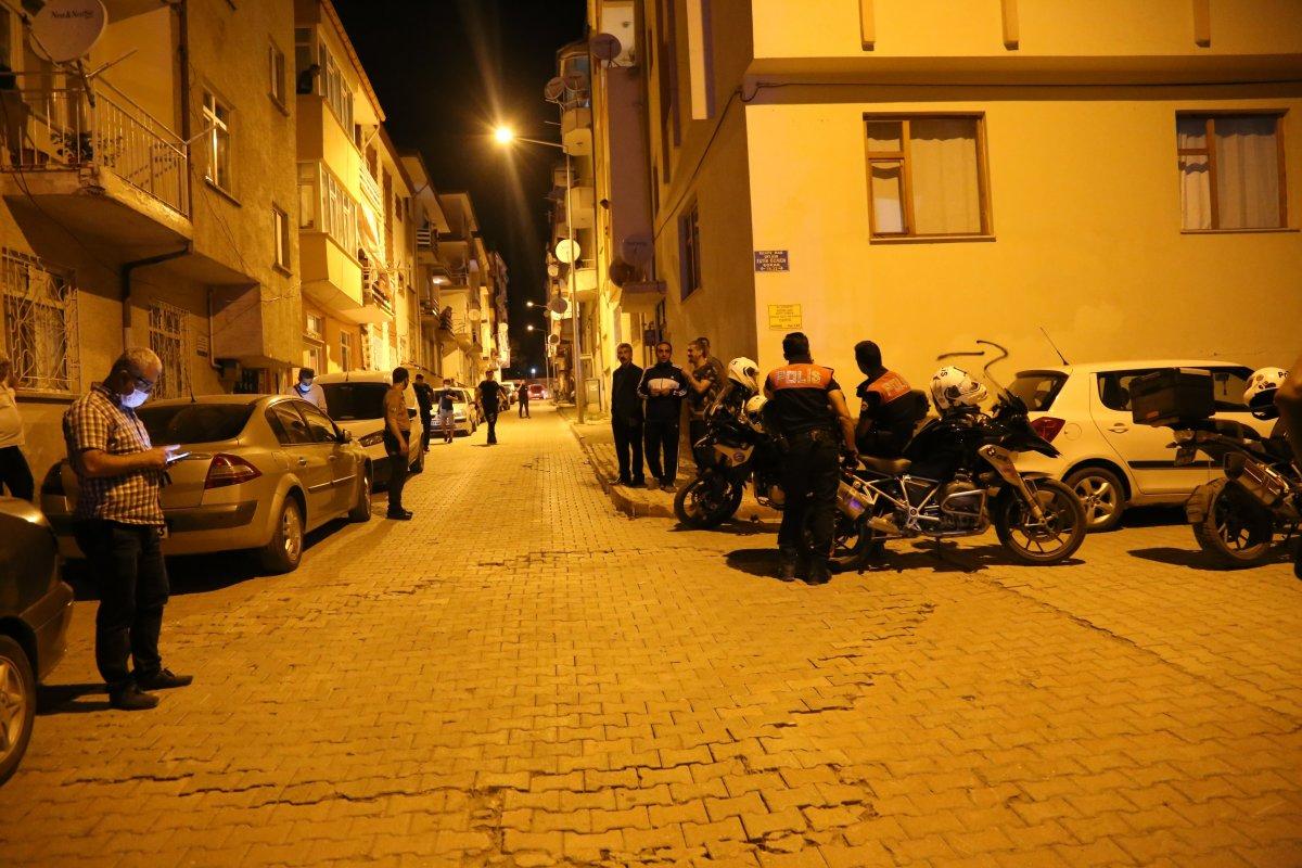 Eşini ve kaynanasını bıçaklayan adamı kaynanası bıçakladı