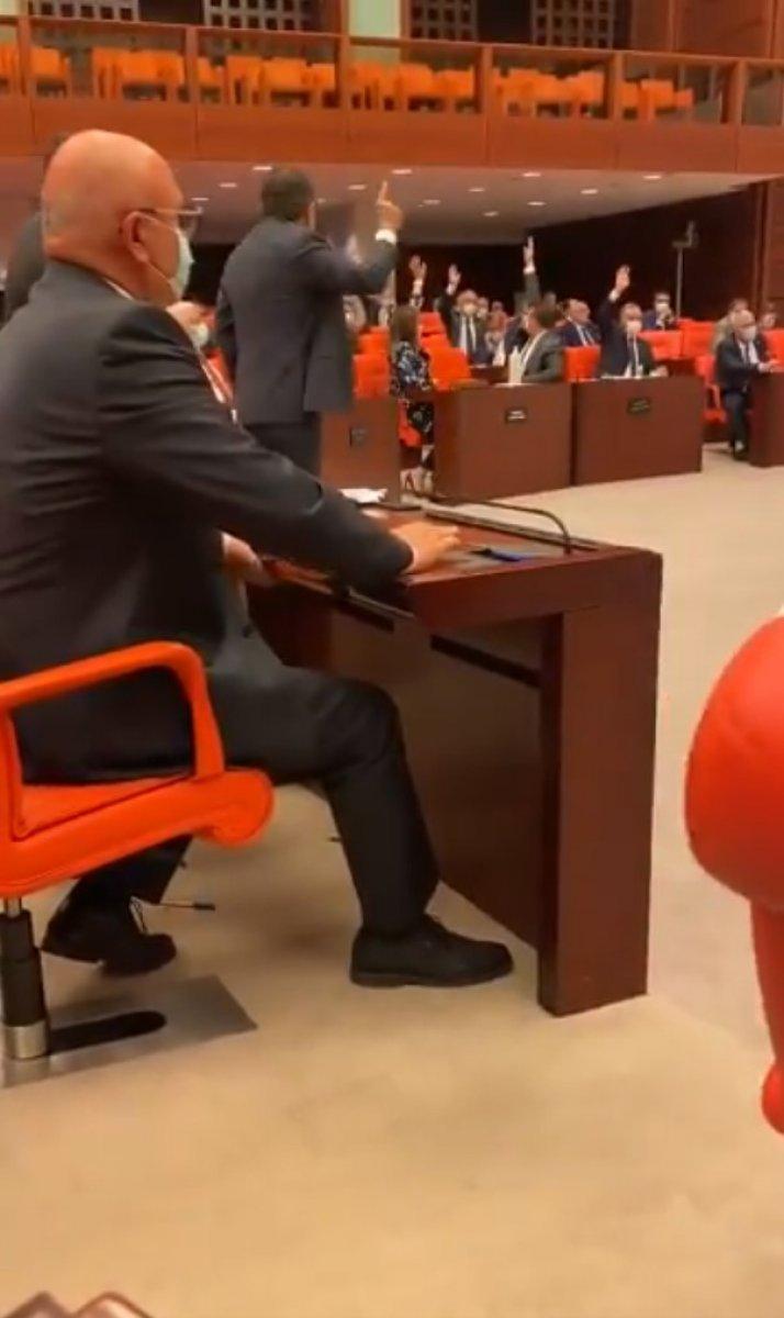 Mahmut Tanal'ın amaçsız eylemi