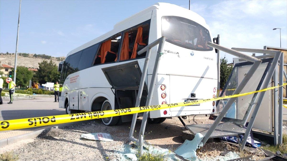 Ankara'da tırla midibüs çarpıştı: 2 ölü 3 yaralı