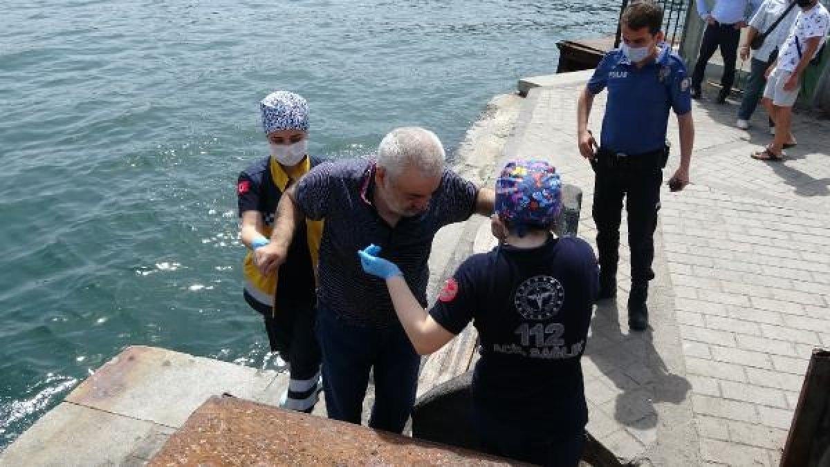 İstanbul'da başı dönen yaşlı adam, denize düştü