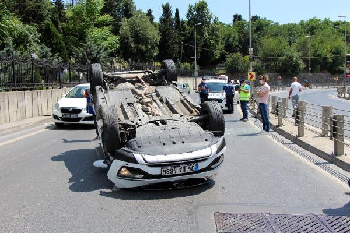 Şişli'de bariyerlere çarpan otomobil takla attı: 1 yaralı