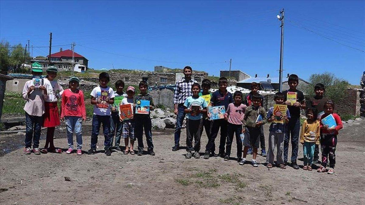 Ağrılı köy çocuklarına 'tablet' hediyesi