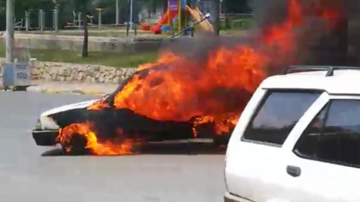 Antalya'da, alev topuna dönen otomobil
