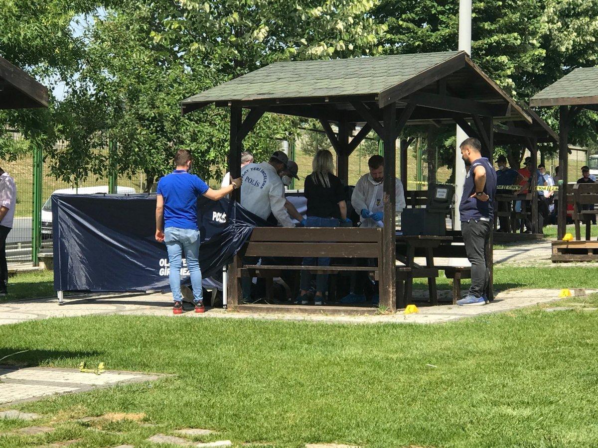 Eşiyle sevgili olan çocukluk arkadaşını öldürdü