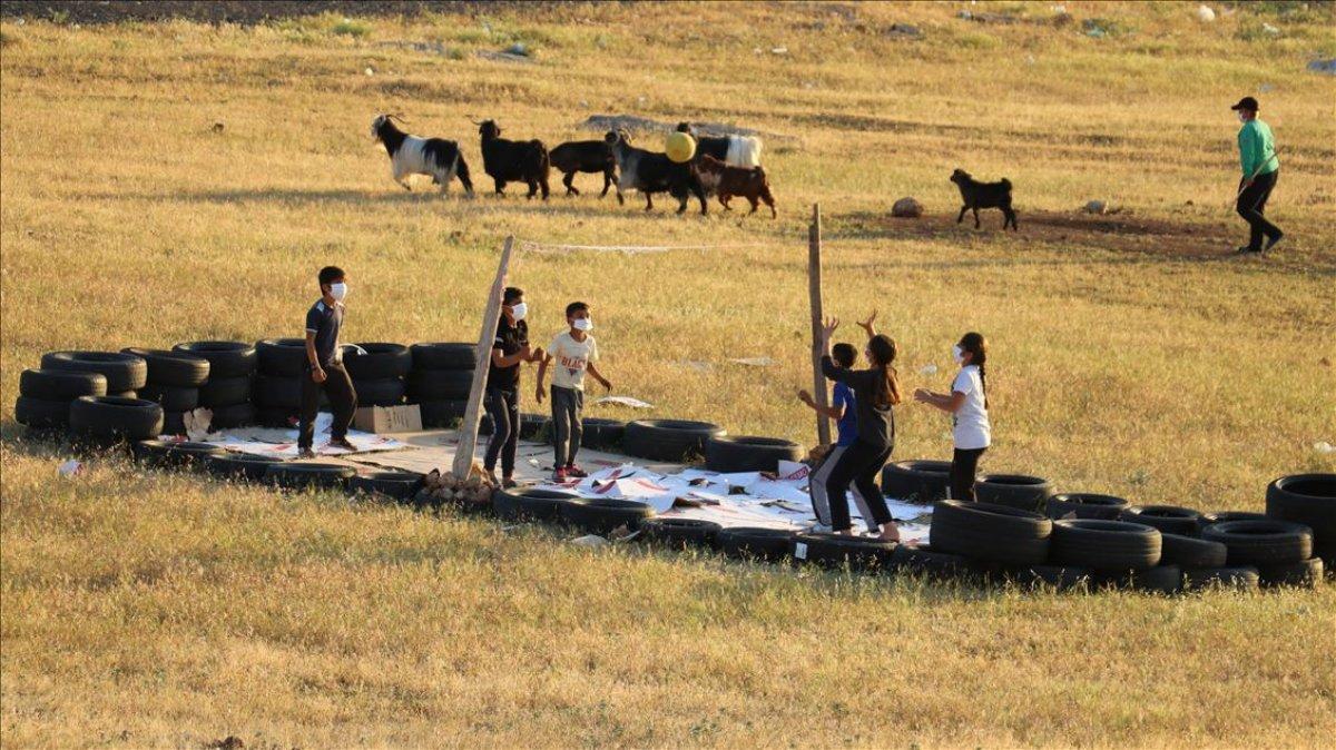 Siirt'te yaşayan çocukların voleybol keyfi