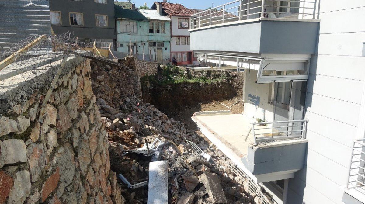 Tokat'ta istinat duvarının çökme anı kamerada