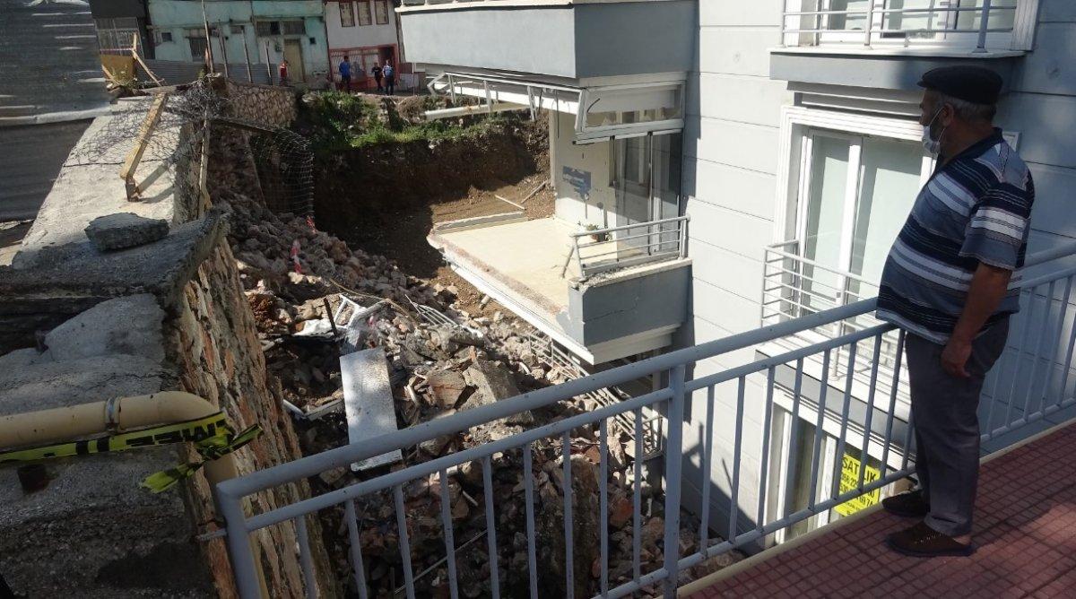 Tokat'ta istinat duvarının çökme anı kamerada