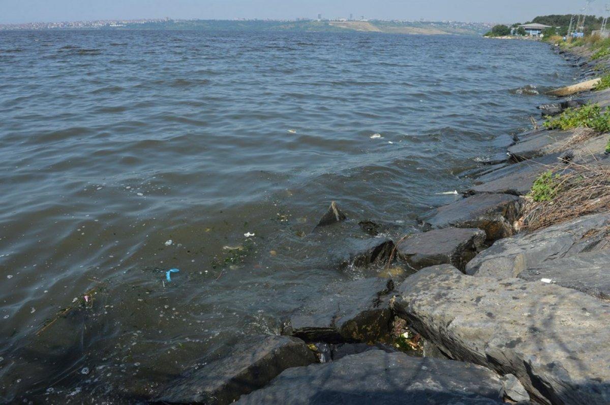 Küçükçekmece Gölü'ne bırakılan atık sular görüntülendi