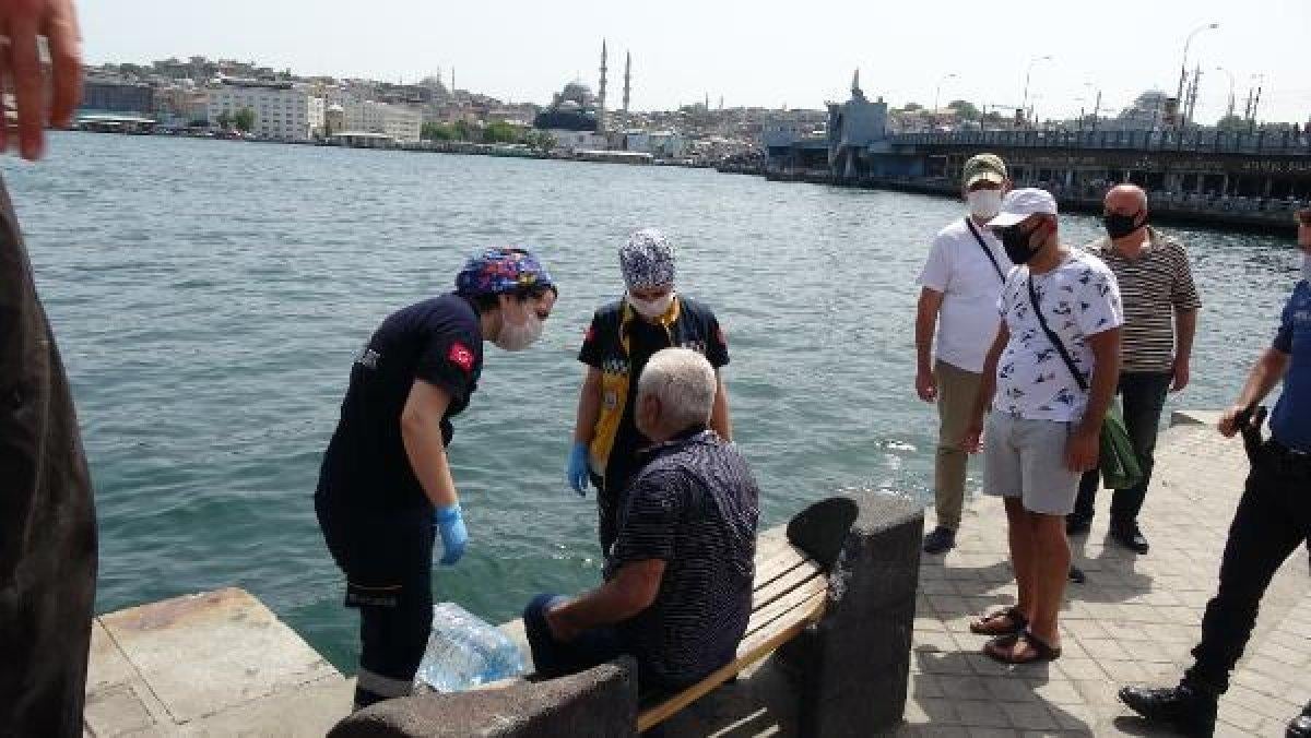İstanbul'da başı dönen yaşlı adam, denize düştü