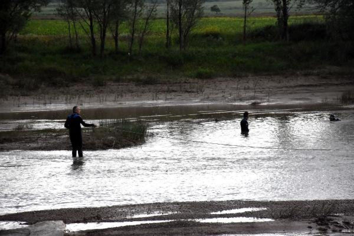 Kızılırmak'a giren 3 çocuk boğuldu