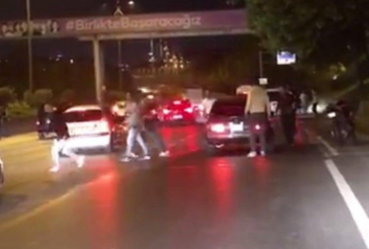 Esenler'de kaza yapan sürücüler kavga etti
