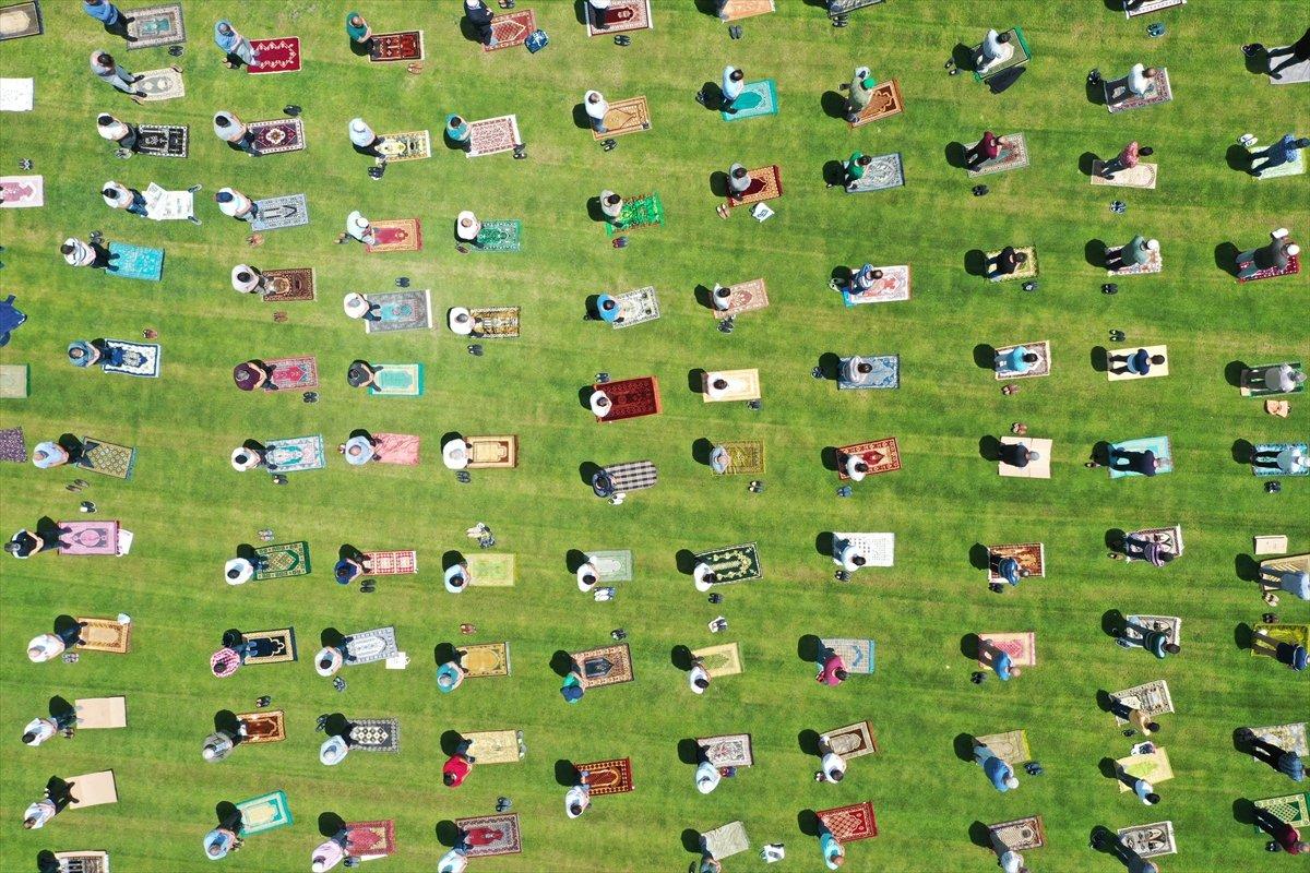 Cuma namazı salgın sonrası üçüncü kez kılındı