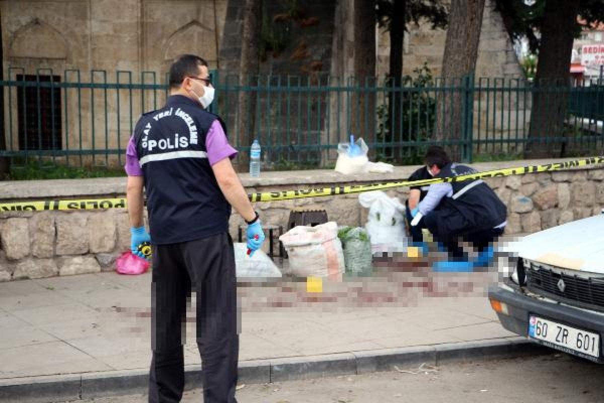 Tokat'ta, ağabeyini öldüren amcasının oğlunu bıçakladı