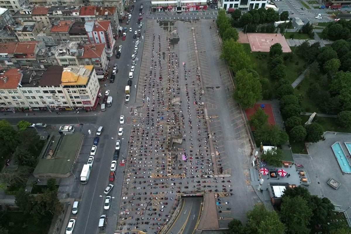 Cuma namazı salgın sonrası üçüncü kez kılındı