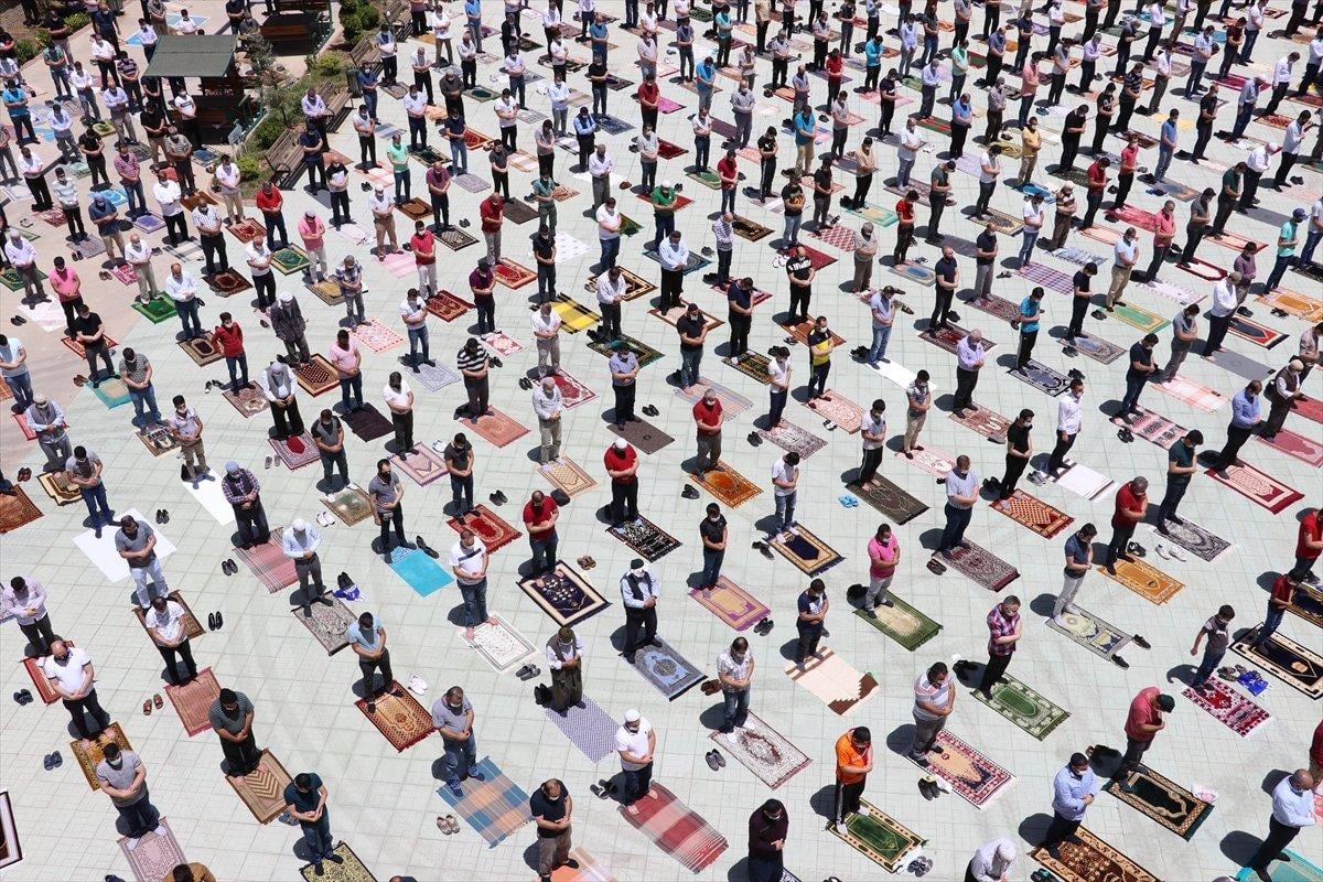Cuma namazı salgın sonrası üçüncü kez kılındı