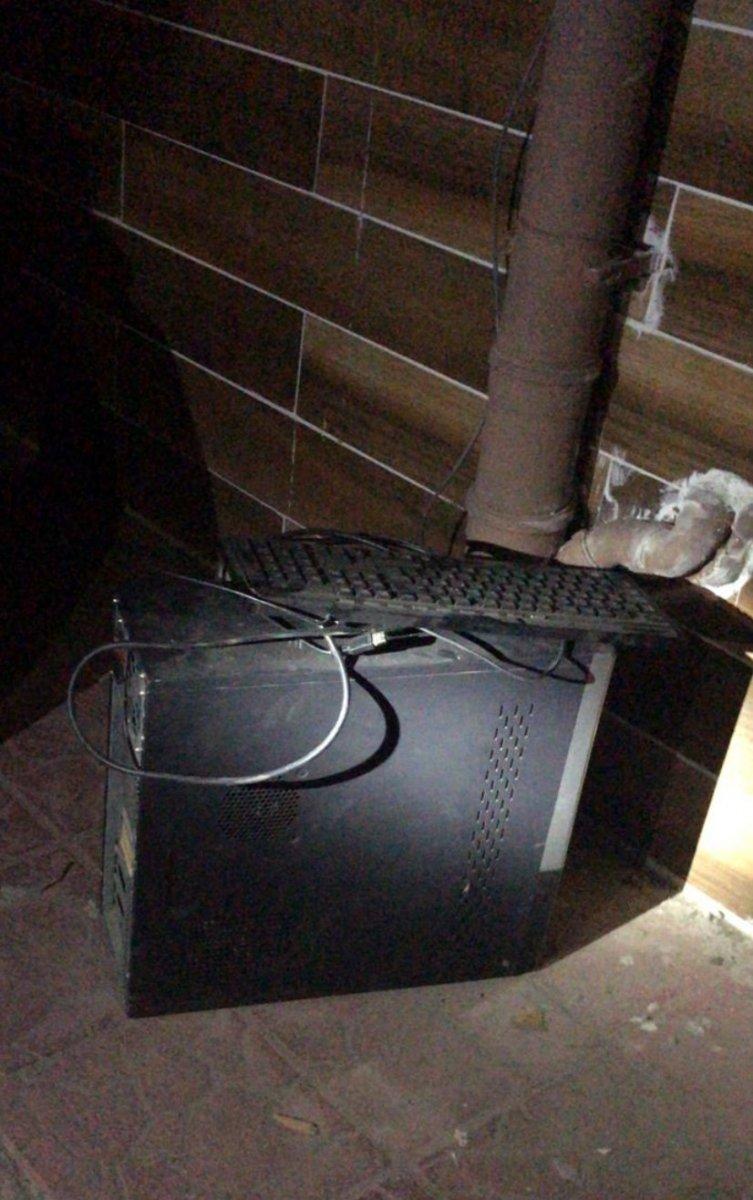 Çaldıkları malzemelerle pencereden atlarken yakalandılar