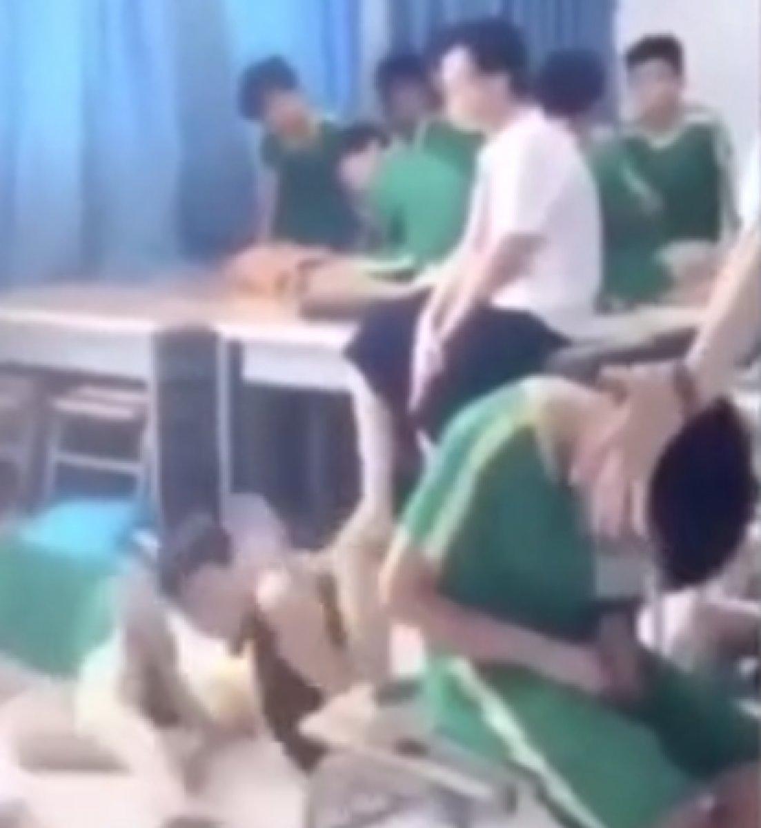 Çocukların aklını başından alan illüzyon gösterisi