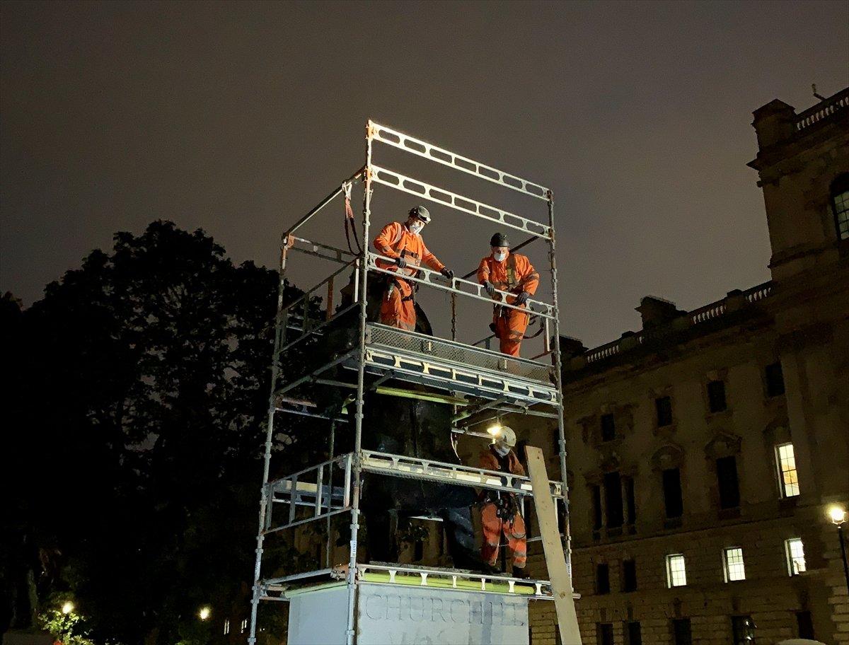 Londra'da Churchill'in heykeli korumaya alındı