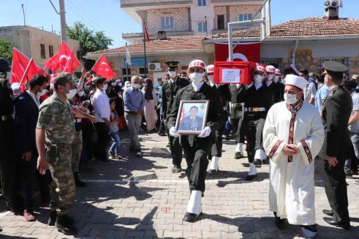 İdlib şehidinin cenaze töreninde PKK'ya lanet yağdırıldı