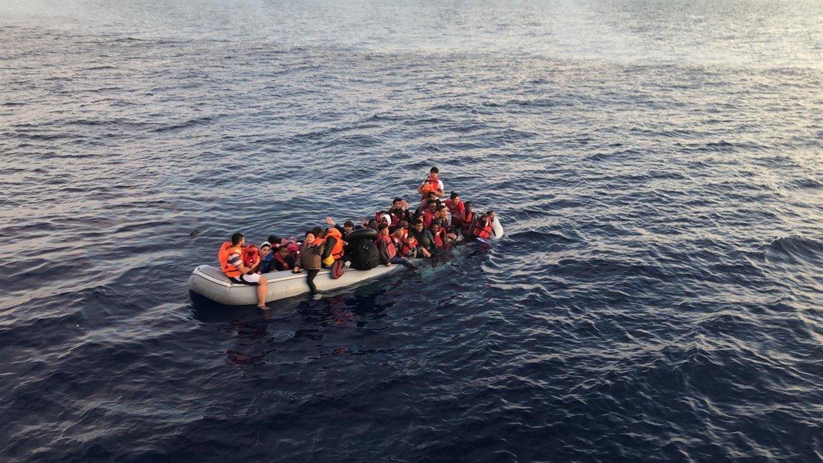 Çanakkale'de ölüme terkedilen 93 göçmen kurtarıldı
