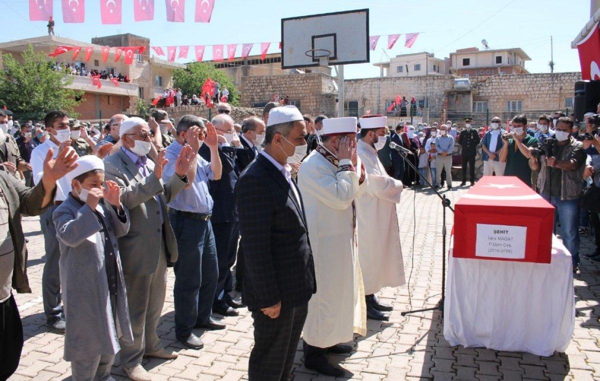 İdlib şehidinin cenaze töreninde PKK'ya lanet yağdırıldı