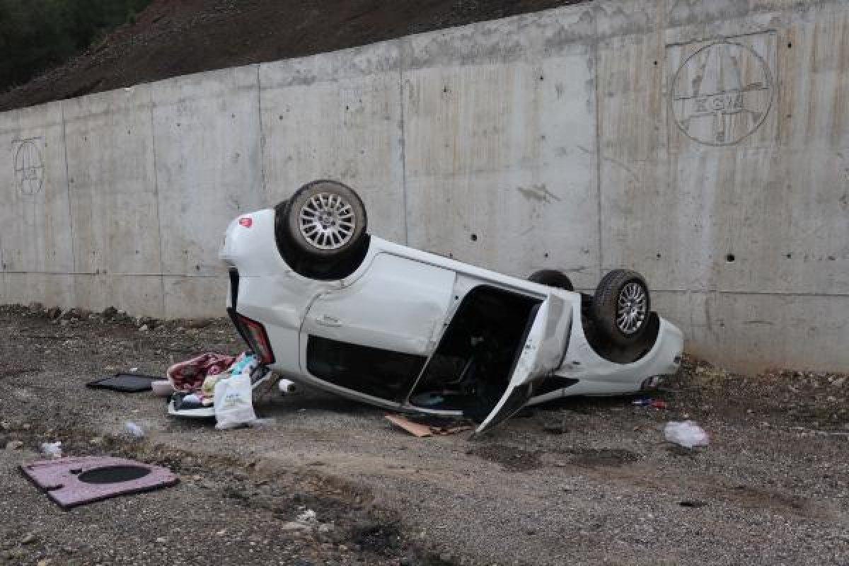 Denizli'de araçla takla attılar, yara almadan kurtuldular