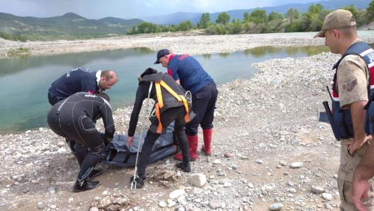 Tokat'ta serinlemek için girdiği Kelkit Çayı’nda boğuldu