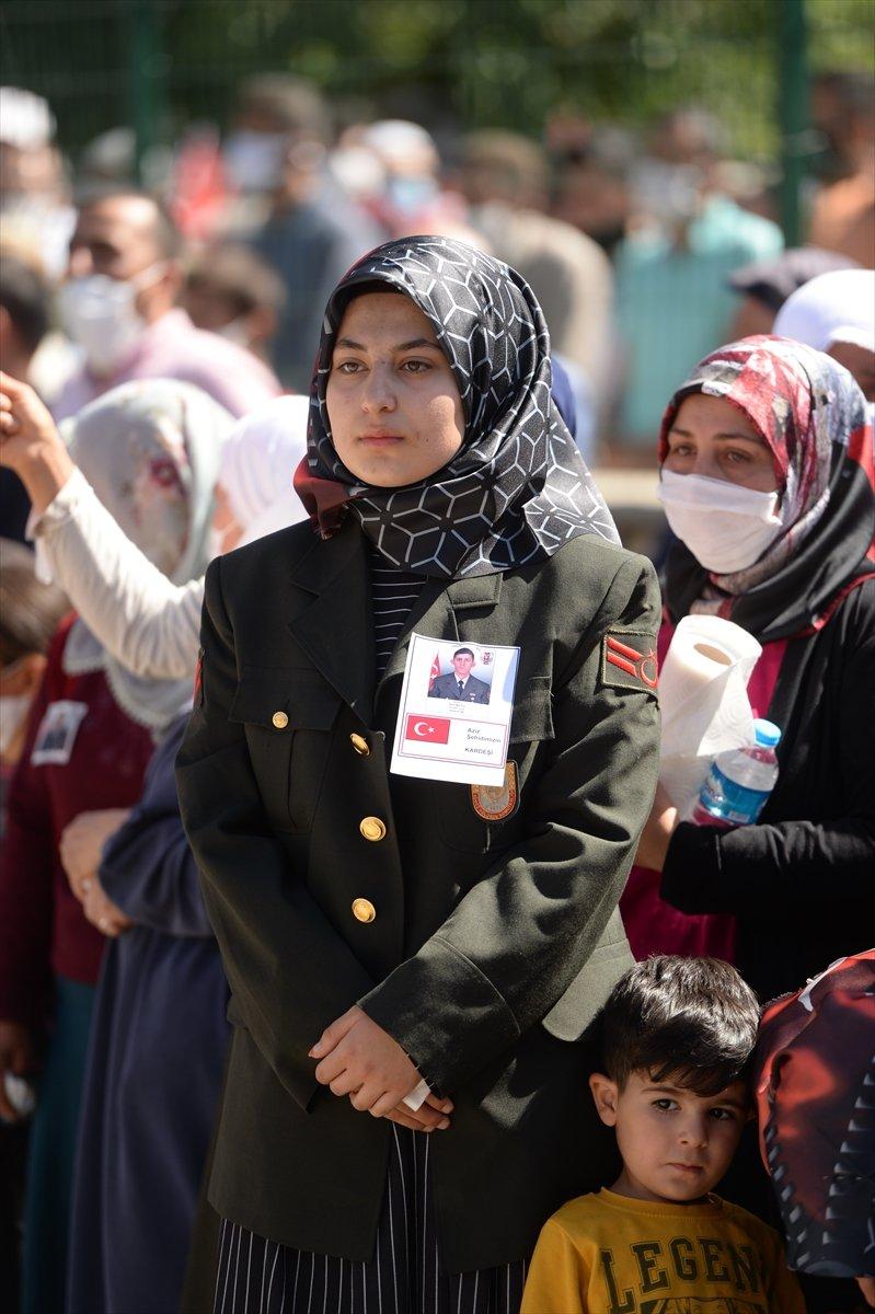 İdlib şehidinin cenaze töreninde PKK'ya lanet yağdırıldı