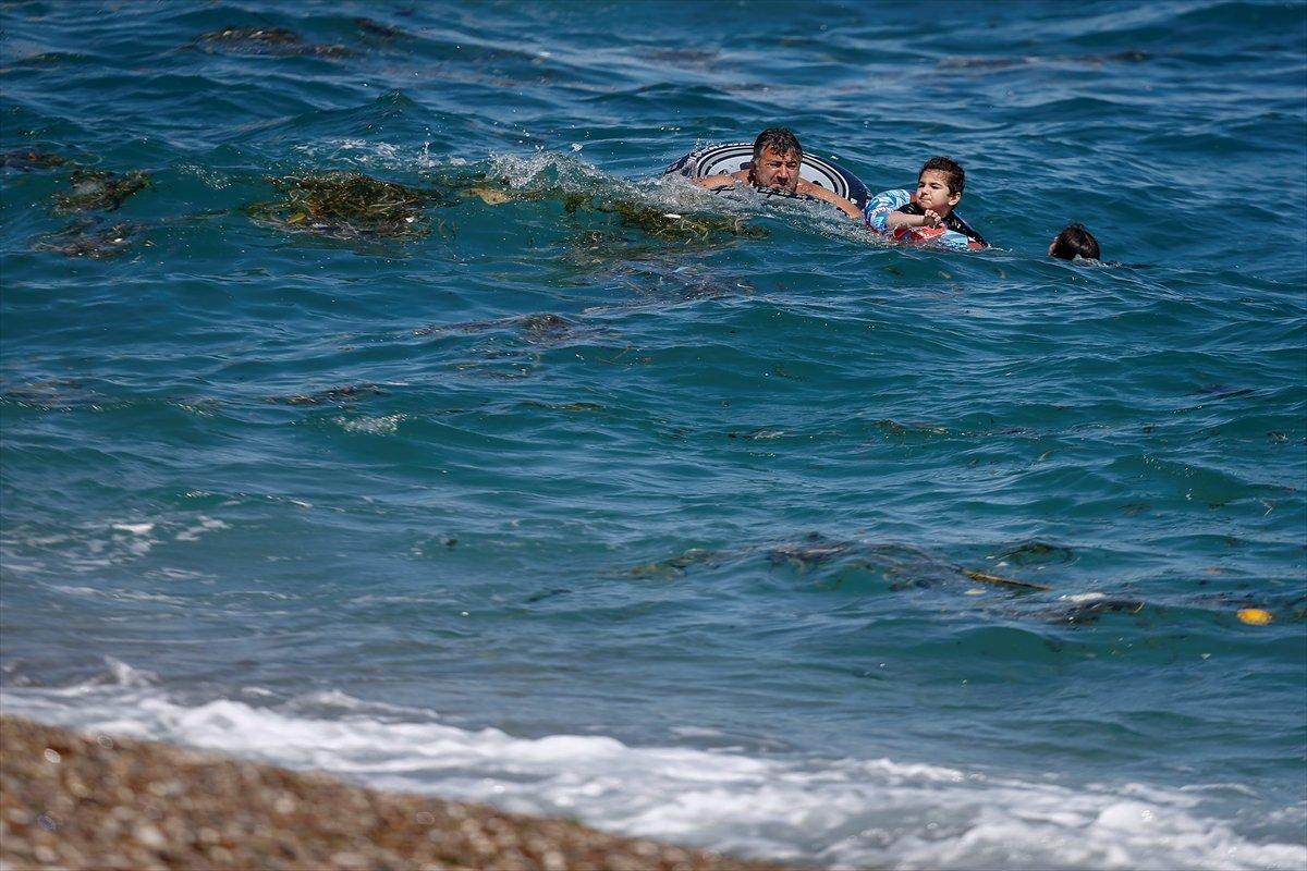 Konyaaltı sahilinde yoğunluk başladı