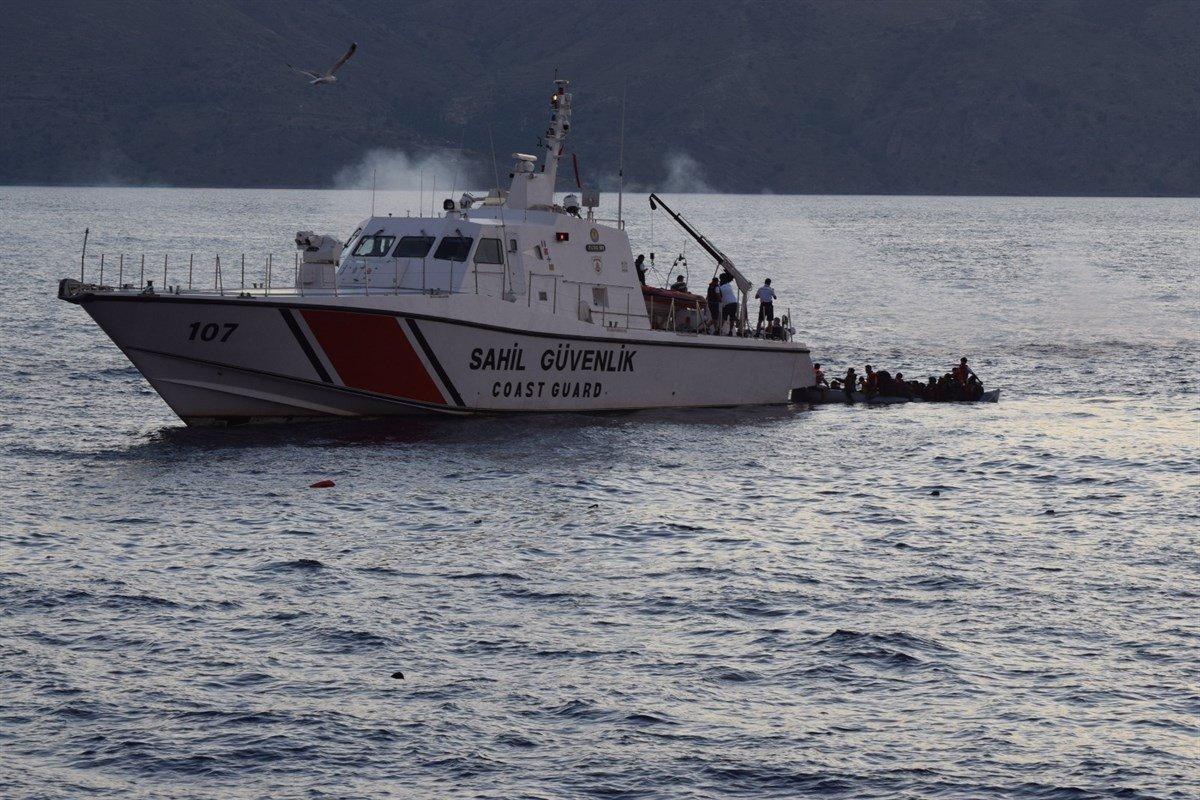 Çanakkale'de ölüme terkedilen 93 göçmen kurtarıldı