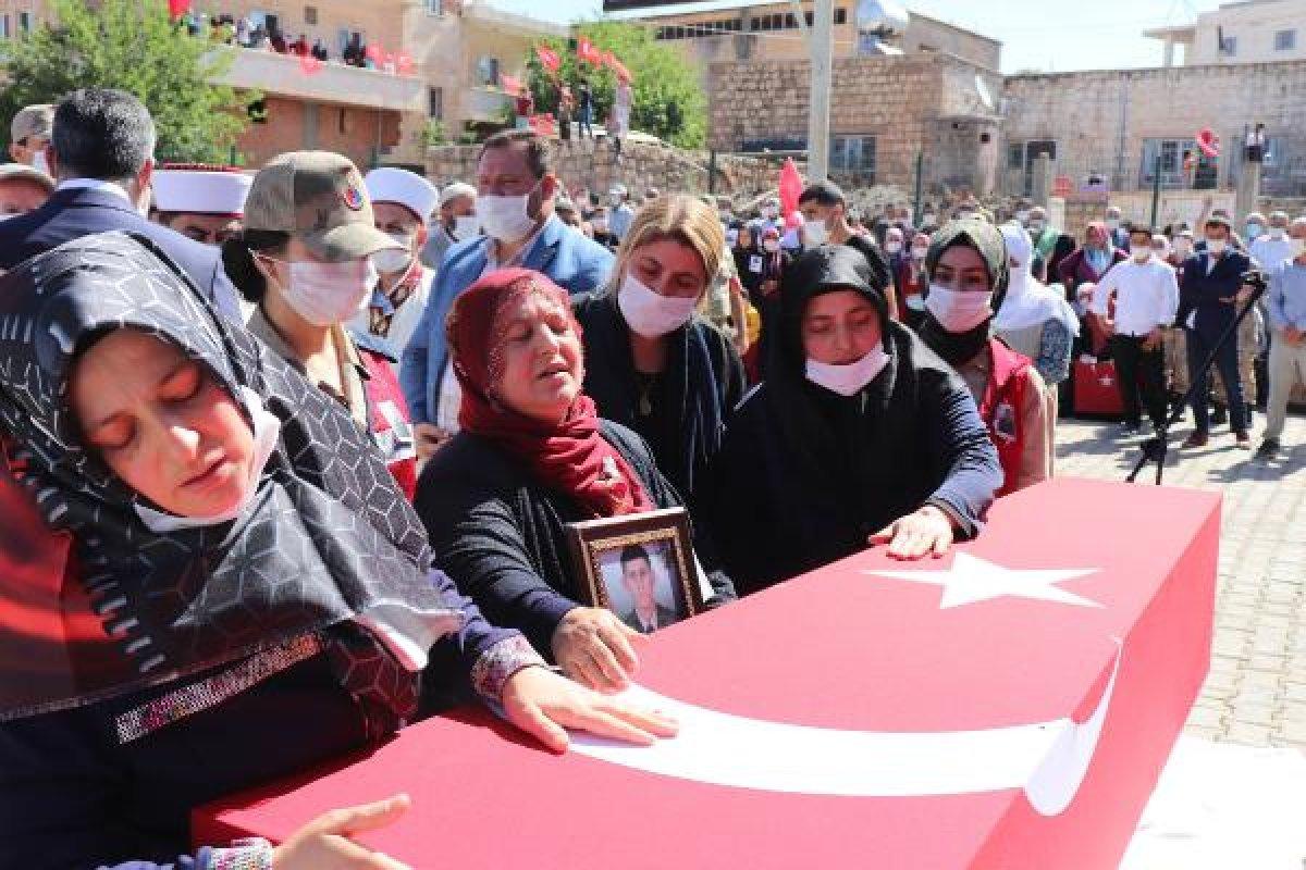 İdlib şehidinin cenaze töreninde PKK'ya lanet yağdırıldı
