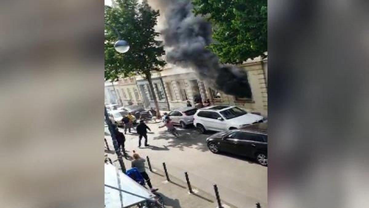 Almanya'da prize takılı şarj aleti yangına neden oldu