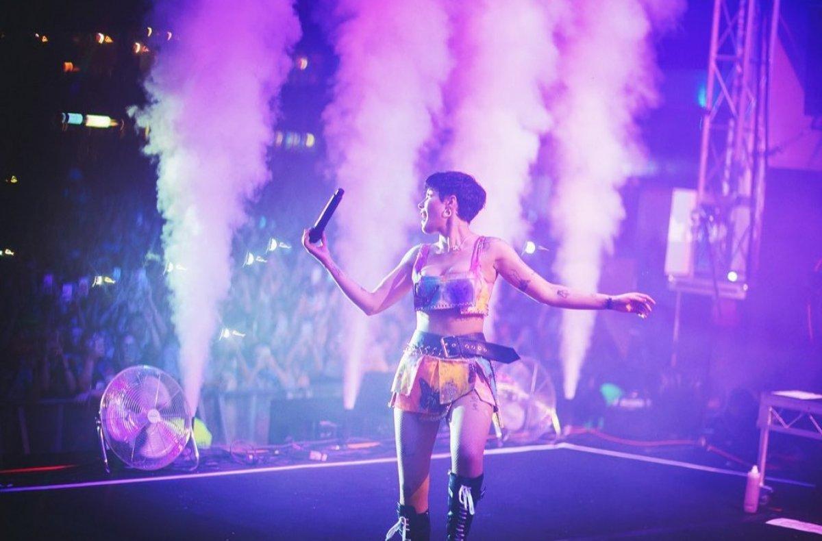 ABD’li şarkıcı Halsey, Türk olduğunu açıkladı