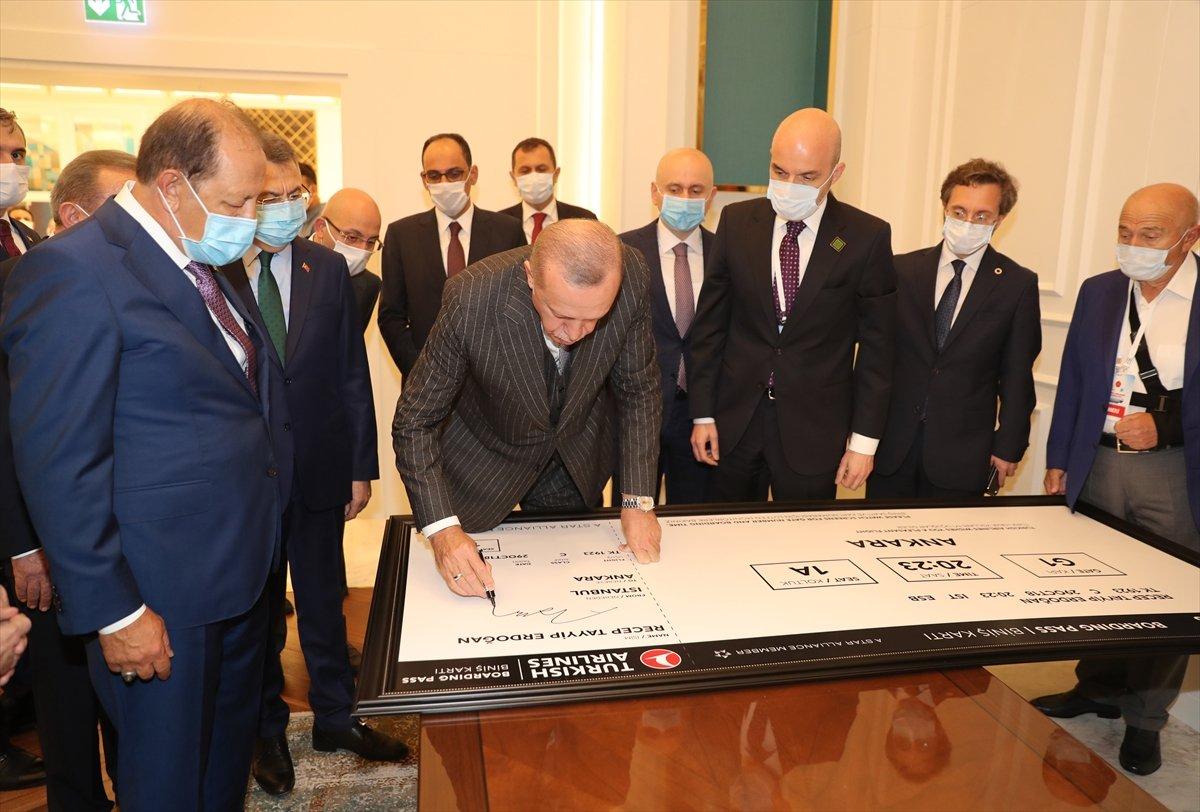 Cumhurbaşkanı Erdoğan İstanbul'da 3'üncü pisti açtı