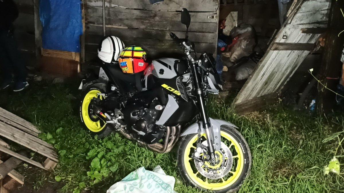 Düzce'de polisin üzerine motosiklet sürdü