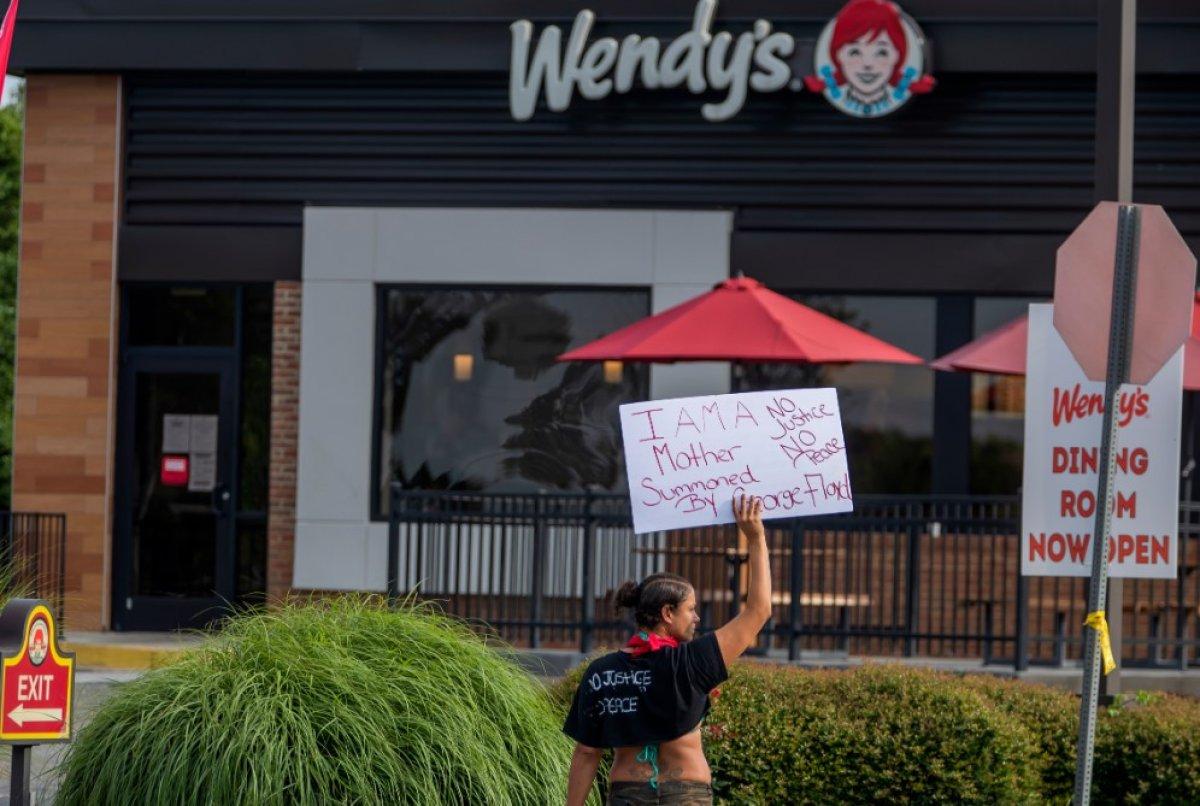 ABD'de Brooks’un öldürüldüğü restoran ateşe verildi