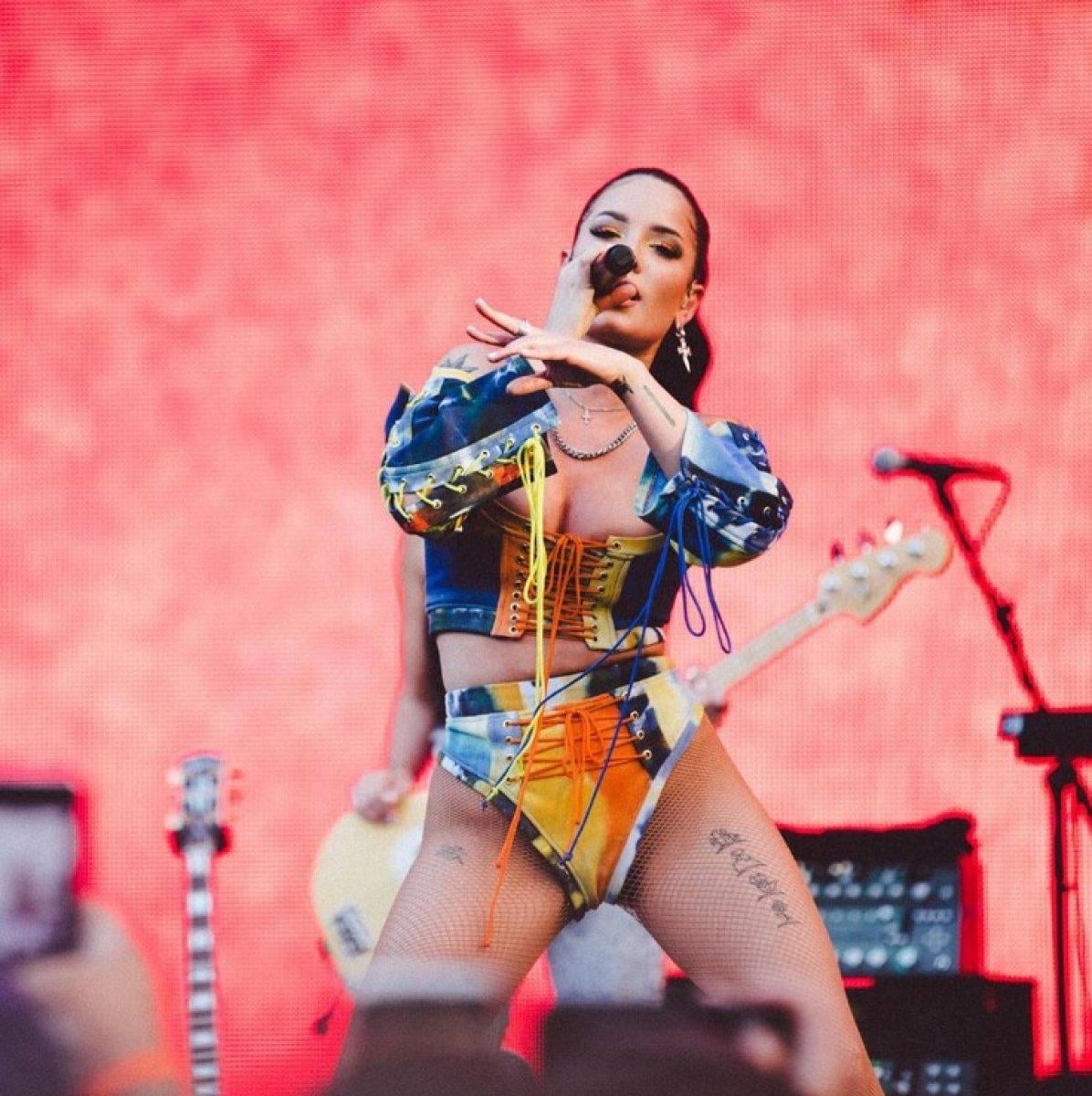 ABD’li şarkıcı Halsey, Türk olduğunu açıkladı