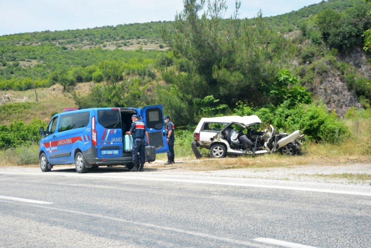 Balıkesir'de katliam gibi kaza: 6 ölü