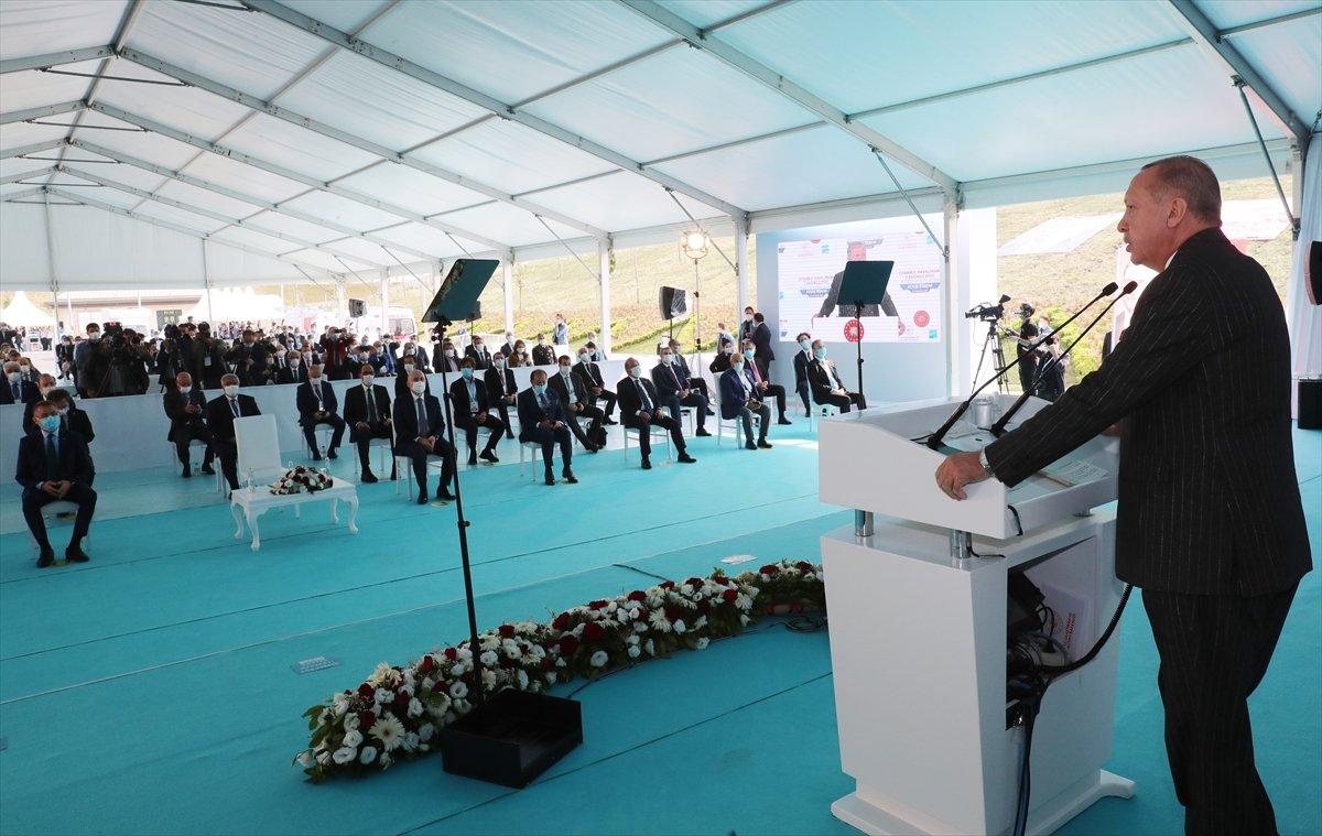 Cumhurbaşkanı Erdoğan İstanbul'da 3'üncü pisti açtı