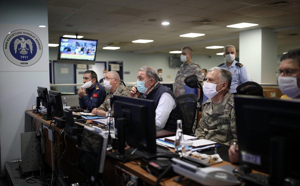 Milli Savunma Bakanı Hulusi Akar, Harekat Merkezi'nde