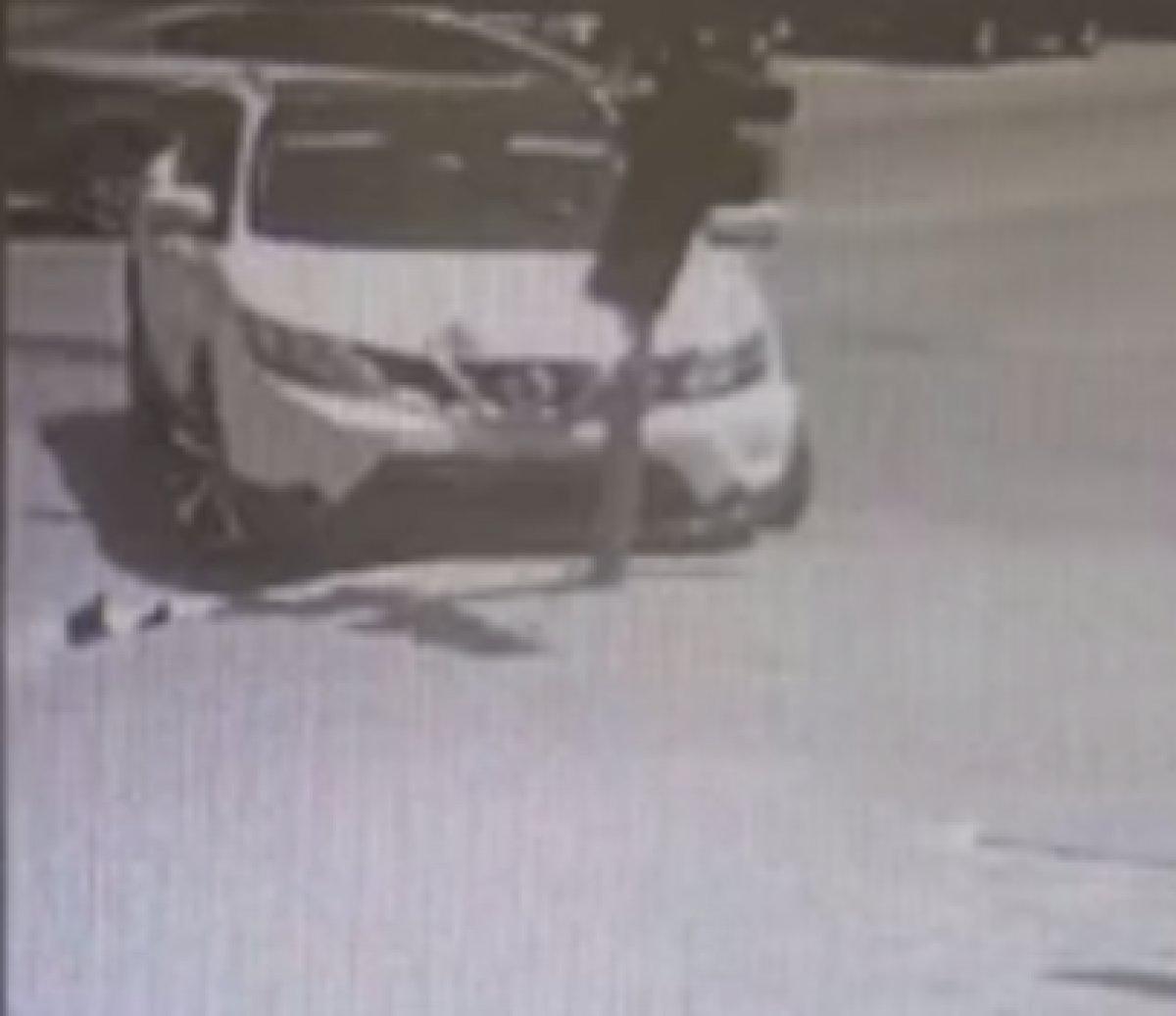 Antalya'da ışık ihlali yaptı, trafik lambasına çarptı