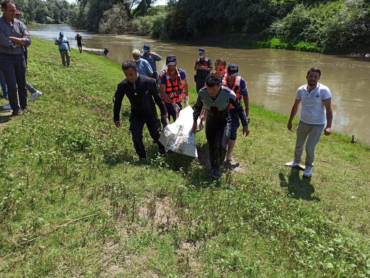 Sakarya'da nehre giren çocuğun cansız bedenine ulaşıldı