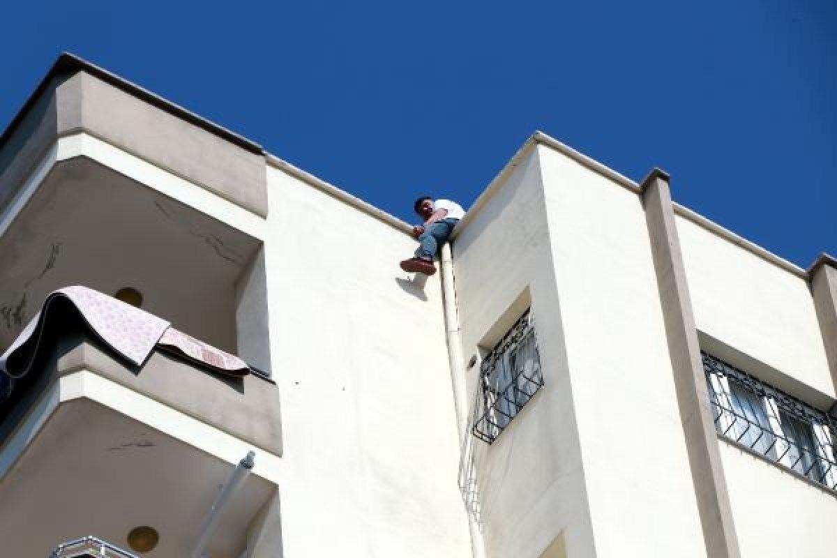 Adana'da intihar girişimi sırasında canlı yayın yapıldı