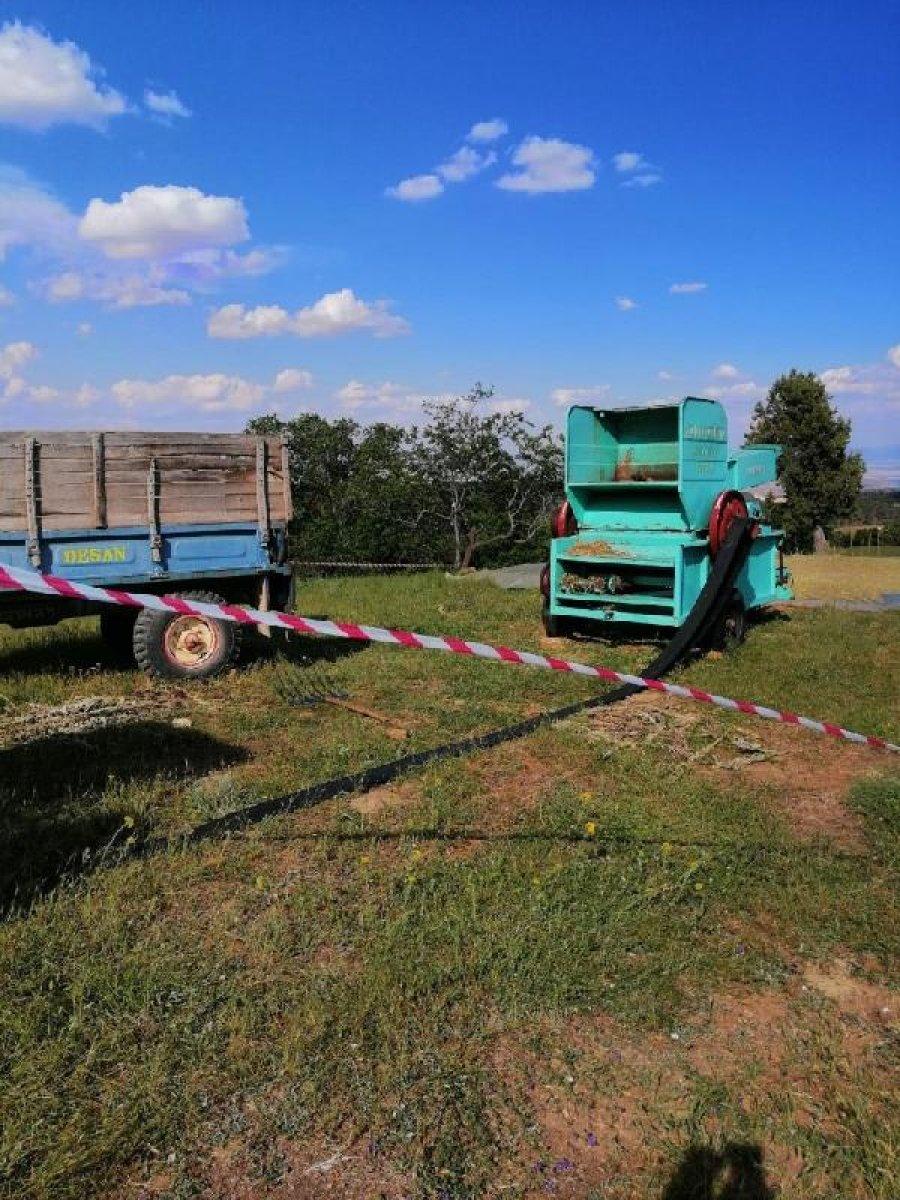 Denizli'de hasat yapan çiftçi patoz makinesine düştü