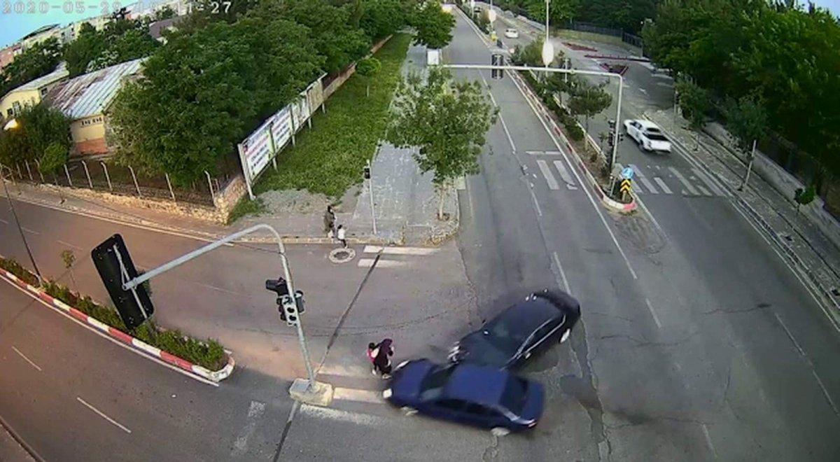 Siirt'te anne ve kızını ölümden, trafik kazası kurtardı