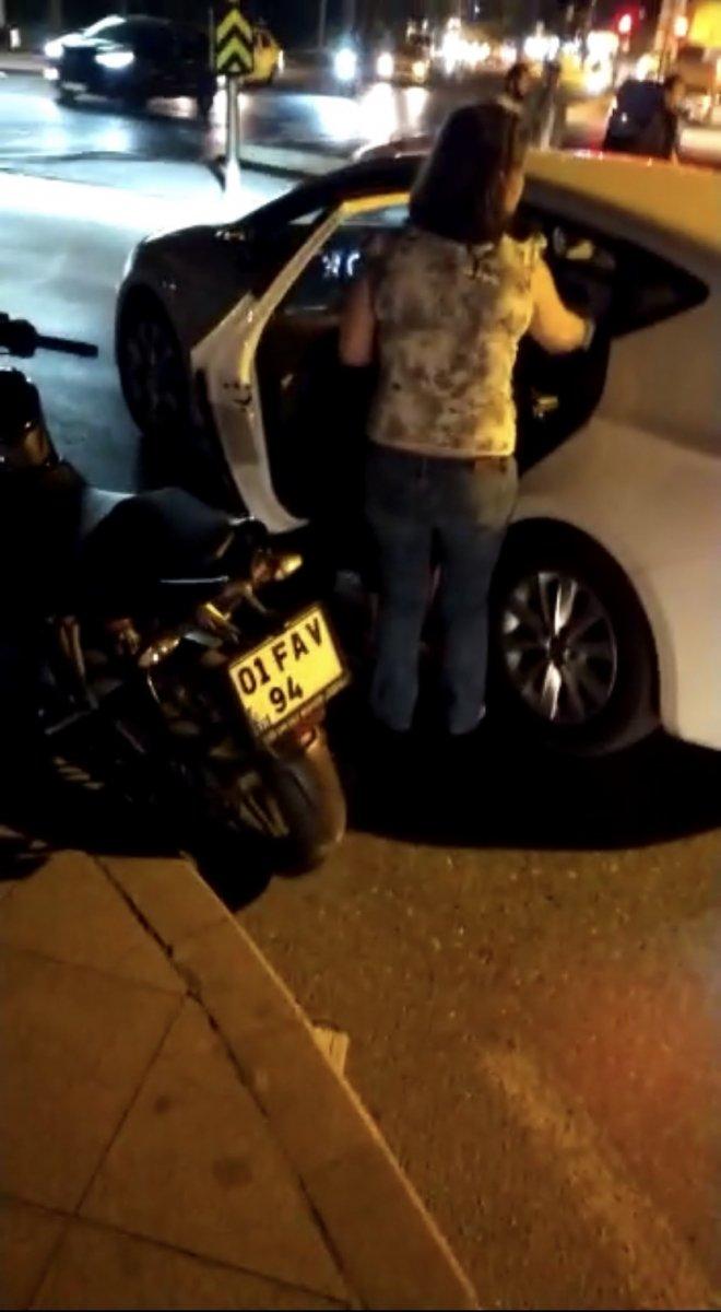 İstanbul'da kazaya karışan kadın hakim, gençlere saldırdı