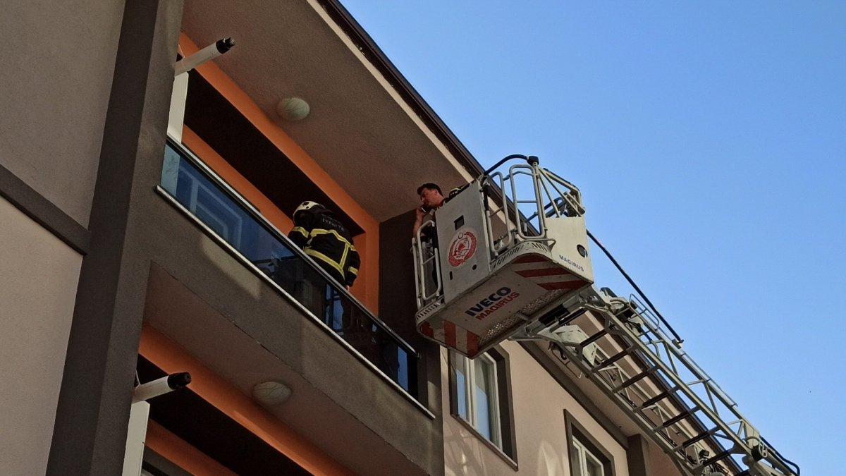 Düzce'de kediyi kurtarmak için kalp masajı yaptı