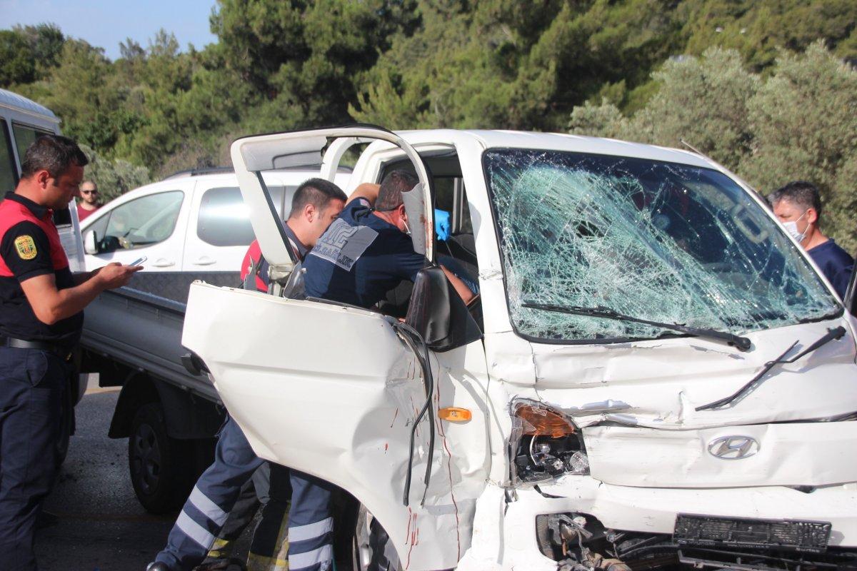 Bodrum’da işçileri taşıyan minibüs kaza yaptı: 8 yaralı